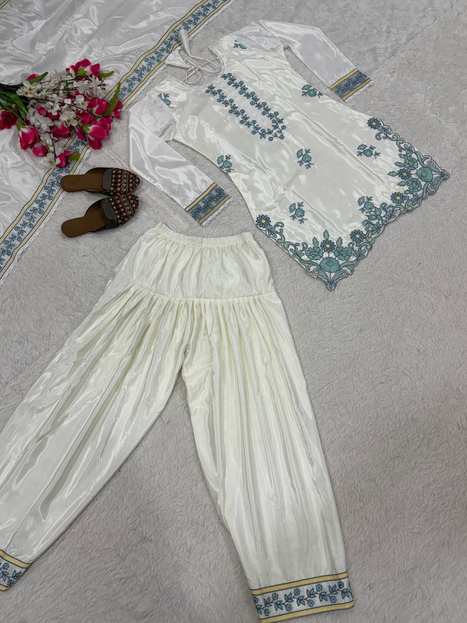 Editorial Pearl & Sage Contrast Co-ord